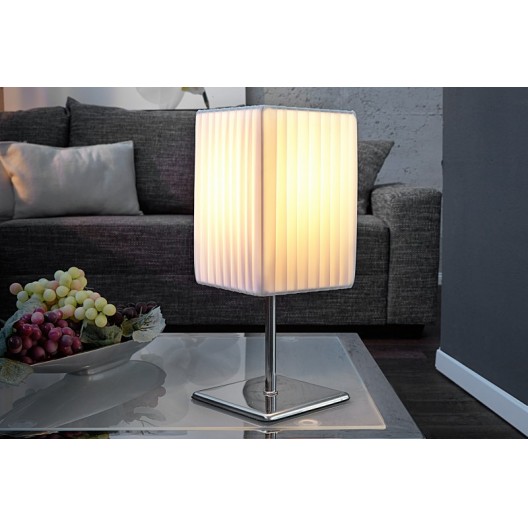 Moderní stolní lampa