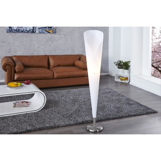 Elegantní stojací lampa