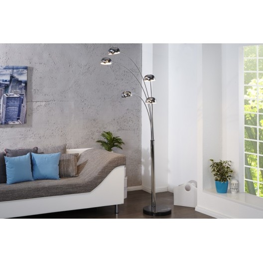 Designová stojací lampa, stříbrná